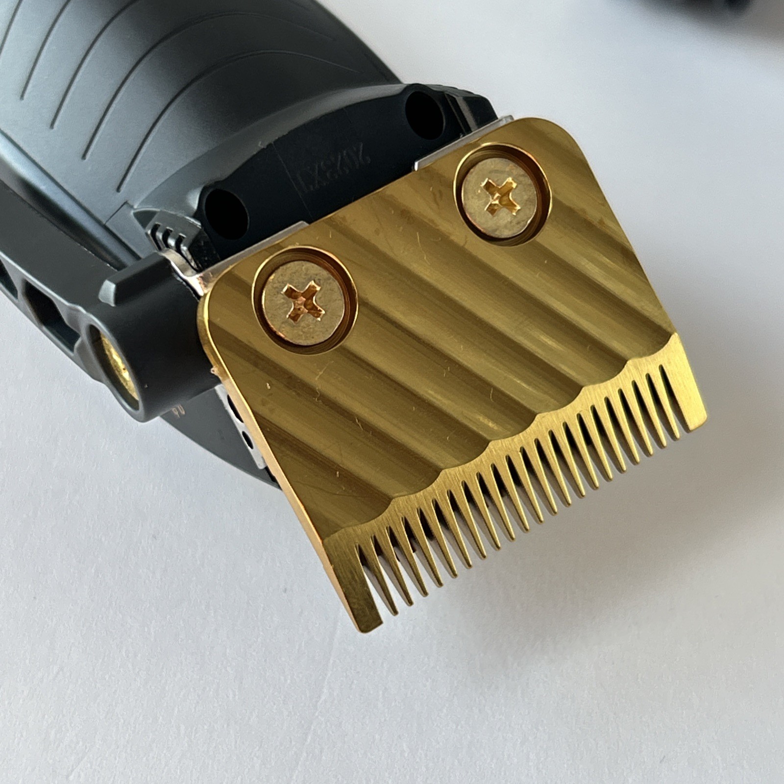 BaBylissPRO LithiumFX+ Cord/Cordless Black Gold Ergonomic Clipper FX673NS