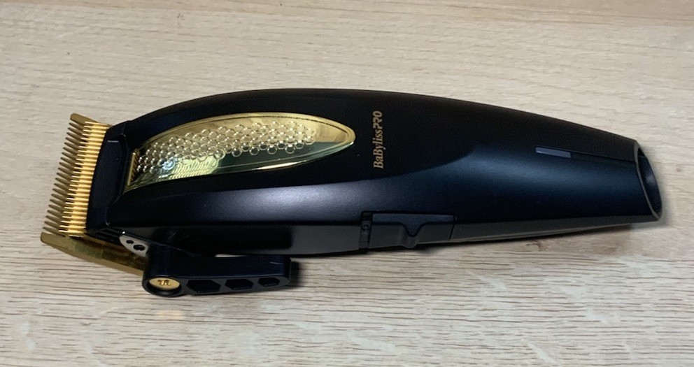 BABYLISS PRO LithiumFX Cord / Cordless 110-220 Volts / 50-60 Hz Clipper – Gold